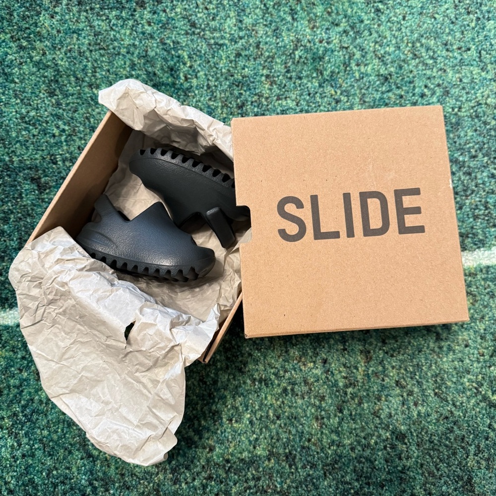 Yeezy Slide- Infant Dark Onyx